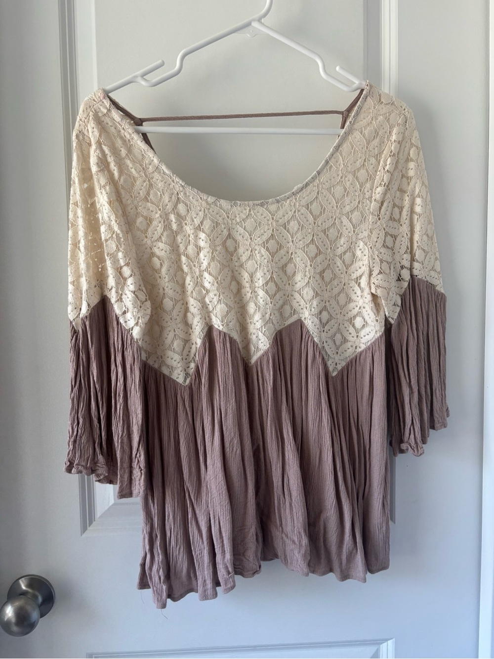 entro Two-Tone Lace Yoke Peasant Top - Cream and Mauve Beautiful